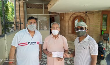 निशुल्क वैक्सीनेशन हेतु मुख्यमंत्री सहायता कोष में 51 हजार की राशि का चेक हरिमोहन शर्मा को सौंपा