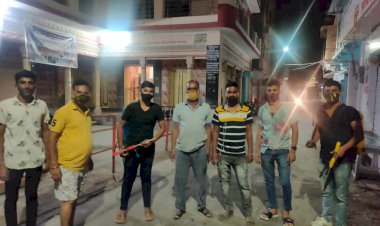 सेवा ही संगठन अभियान के तहत बूथों पर किया सेनेटाइजर का छिड़काव