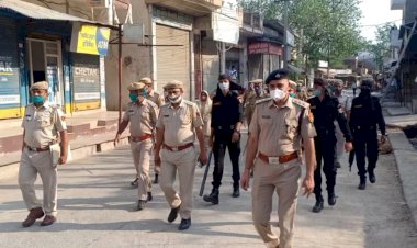 बर्डोद में पुलिस प्रशासन ने निकाला फ्लैग मार्च