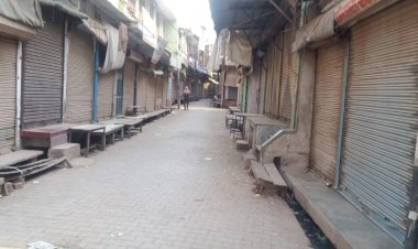 कर्फ्यू के चलते बाजार पसरा सन्नाटा, मोहल्लों में चोरी छिपे मिल रहा जरूरी सामान