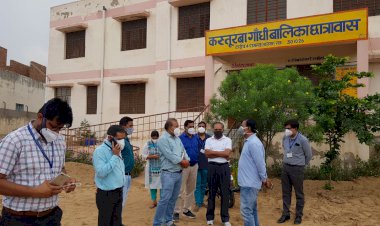 ब्लॉक सीएमएचओ और कांग्रेस पार्टी के राष्ट्रीय सचिव जुबेर खान ने किया रामगढ कोविड सेंटर का निरीक्षण