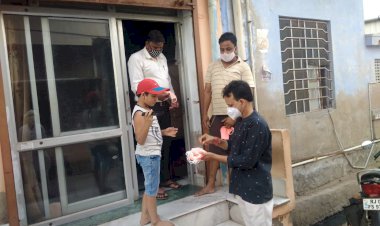 नगर पालिका चेयरमैन सहित पार्षदो ने घर-घर बांटे मास्क