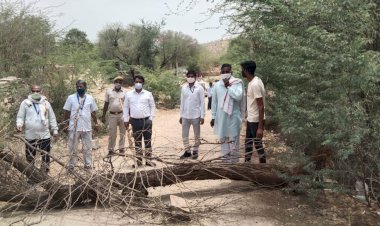बढ़ते संक्रामण को देख लकड़ी डालकर गाँव की सीमा की सील
