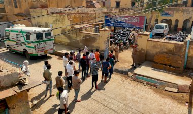 लक्ष्मणगढ़ खाकी की दुपहिया वाहनों पर सतत निगरानी, बेवजह घूमने वाले 46 वाहनों के चालान कट  वसूला जुर्माना