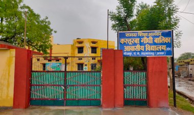 कोविड केयर सेंटर पर लटके मिले ताले ना अधिकारी, ना कर्मचारी, गैर-सरकारी कर्मचारी के भरोसे कोविड- सेंटर