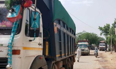 बिन कागजात के ऑवलोडिंग खनन सामग्री ले जाते दो डम्फर जप्त