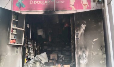 अज्ञात कारणों के चलते दुकान में लगी आग लाखो का नुकसान