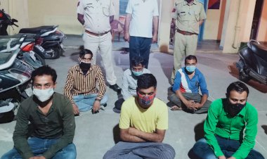 जुआ खेलते 6 लोग चढ़े पुलिस के हत्थे,15750 रुपये किए बरामद