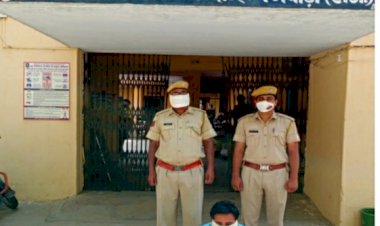 9 पेटी और 42 पव्वे देशी शराब के साथ एक व्यक्ति को किया गिरफ्तार