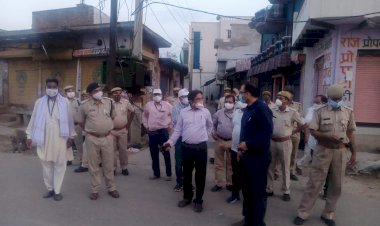 संभागीय आयुक्त पीसी बेरवाल ने नगर कस्बे के बाजार का किया औचक निरीक्षण