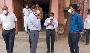 जिला कलेक्टर पहाड़िया और cmho पहुंचे बहरोड़ अस्पताल, किया औचक निरीक्षण