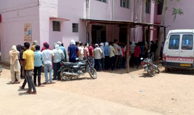 बर्डोद सीएचसी में वैक्सीन आने पर उमड़ी भीड़ की सुचना पर पुलिस ने संभाला मोर्चा