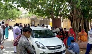 बानसूर के रामपुर सीएचसी में वैक्सीन ना लगने से नाराज ग्रामीणों ने CHC पर तालाबंदी की चेतावनी