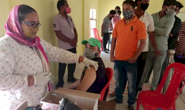 वैक्सीनेशन के लिए उमड़ी 18 से 44 वर्ष के युवाओं की भीड़