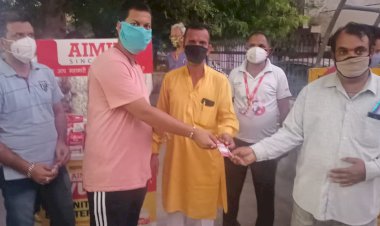 कोरोना संक्रमण की रोकथाम के लिए काढ़ा पैकेट का किया गया वितरण