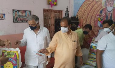 झूलेलाल मंदिर बापूनगर में जरूरतमंदो को किया जा रहा सप्ताहिक खाद्यसामग्री का वितरण