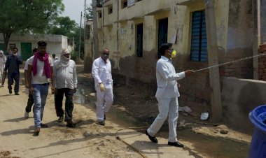 सैनिटाइजर का छिड़काव कर कोरोना के प्रति लोगो को किया जागरूक