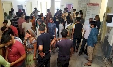 बहरोड़ नगरपालिका कार्यालय में उड़ी सरकारी गाईडलाईनो की धज्जियां