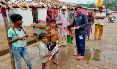 भाजपा मंडल लक्ष्मणगढ़ के अध्यक्ष व महामंत्री ने किये मास्क वितरण