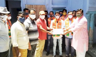 भाजपा महाराणा प्रताप मंडल ने कोरोना काल मे दीपक गहलोत व टीम के कार्य की प्रशंसा कर  युवा टीम का दुपट्टा पहनाकर किया स्वागत-सम्मान