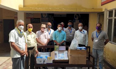 भामाशाहो ने अस्पताल को उपकरण व सहायता राशि की भेंट