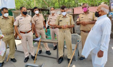 कोरोना के बचाव के लिए होम्योपैथिक गोलियों का वितरण