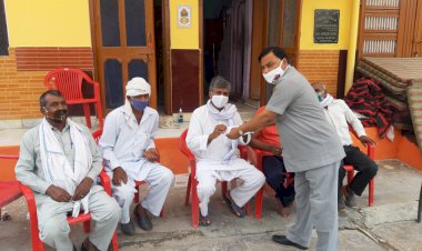 भारतरत्न पूर्व प्रधानमंत्राी स्व. राजीव गांधी की पुण्यतिथि पर नरूका ने किए मास्क वितरित