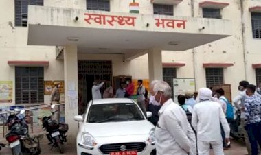 ऑक्सीजन सिलेंडर की लोडिंग और अनलोडिंग को लेकर CMHO कार्यालय पर हुआ झगड़ा, जमकर चले लात घूंसे