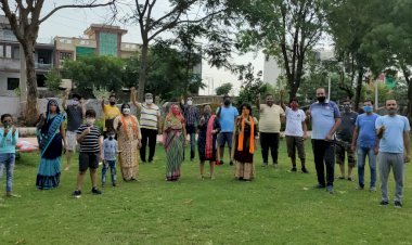 भाजपा महिला मोर्चा ने वितरित की कोरोना बचाव की होम्योपैथिक दवाई