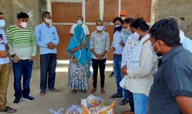 ट्विटर पर बच्चों के लिए मांगी मदद, भाजपा जिलाध्यक्ष तेली  बने मददगार, घर जाकर दी 11000 रुपये की सहायता