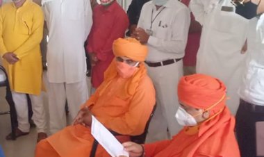 मारपीट की घटना में गंभीर घायल दीपचंद सैनी को न्याय दिलाने की मांग को लेकर सांसद से मिले परिजन और ग्रामीण