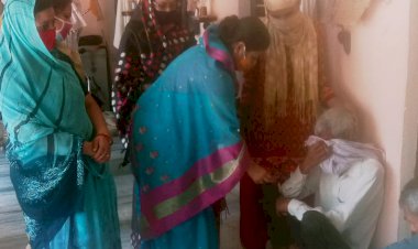 गांव दिदावली में पति-पत्नी की मौत के बाद गम डूबे परिवार को प्रिय सखी संस्था ने दी सहायता