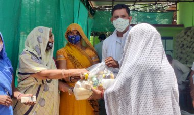 ढाकपुरी सरपंच सुनीता यादव ने जरूरतमंद लोगों को राशन किट की वितरित