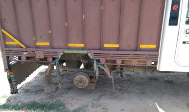 घर के बाहर खड़ी पिकअप गाड़ी के टायर खोल ले गए अज्ञात चोर