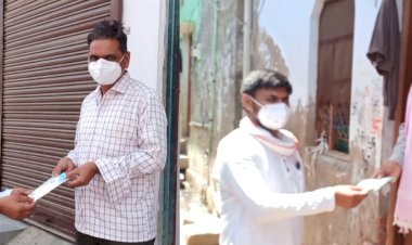 भैंसडावत के सरपंच रामहेत ने गोविंदगढ़ क्षेत्र के पत्रकारों को बांटे मास्क