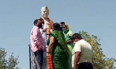 रो पड़ी होगी चाचा नेहरू की आत्मा, जब माला पहनाने पर भिड़ गए कॉंग्रेसीजन