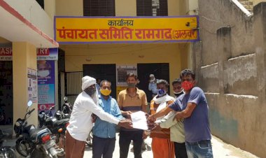 नौगांवा वार्ड नंबर 17 के निवासियों ने नाली का निर्माणाधीन रुके कार्य को यथावत चालू करवाने के लिए एसडीएम को दिया ज्ञापन