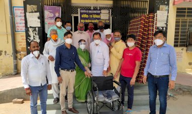 नीमराणा सामुदायिक स्वास्थ्य केंद्र पर पीसीसी सदस्य कविता यादव ने किए चिकित्सीय उपकरण भेंट