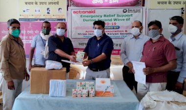 जनकल्याण संस्थान ने डीग CHC पर उपलब्ध कराएं पीपीई किट व अन्य सामान