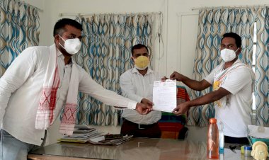 बेवजह विधुत कटौती को रोकने पार्षदों ने दिया ज्ञापन