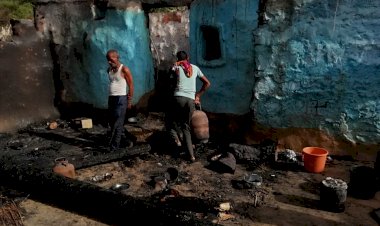 गांव खोहरा में छप्परपोश घरों में लगी आग, सब कुछ जलकर खाक