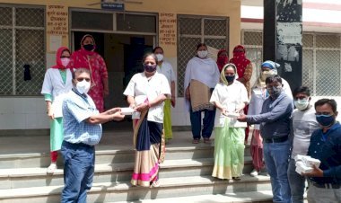 इब्तिदा संस्था द्वारा CHC गोविंदगढ़ में ANM को बाटें  गए ऑक्सिमिटर