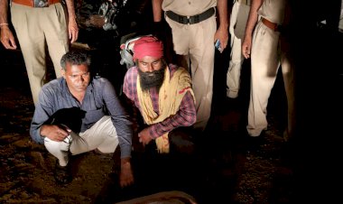 आबाकारी थानाधिकारी नारायण सिह के नेतृत्व मे 180 लीटर अवैध हथकढ शराब जप्त कर एक माेटरसाईकिल बरामद कर दाे मुल्जिमाे गिरफ्तार