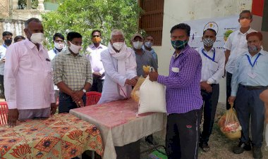 अस्सी गरीब परिवारों को राशन किट का किया वितरण
