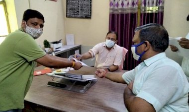 खाद बीज विक्रेताओ द्वारा उपखंड अधिकारी को मुख्यमंत्री के नाम सौंपा ज्ञापन