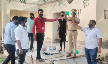 भीषण गर्मी को देखते हुए पुलिस थाना परिसर में पक्षियों के लिए लगाए परिंडे