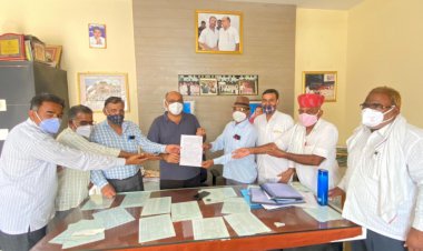 सामुदायिक स्वास्थ्य केंद्र गच्छीपुरा को आदर्श सामुदायिक स्वास्थ्य केंद्र योजना में चयन करने को लेकर सौंपा ज्ञापन