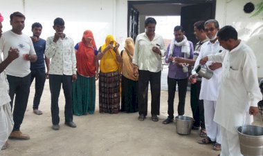 आरएसएस द्वारा किया गया आयुवेर्दिक औषधियुक्त काढ़े का वितरण