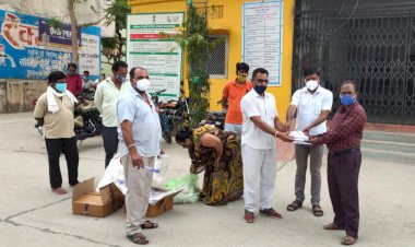 चेयरमैन ने सफाई कर्मचारियों को किया किट वितरण