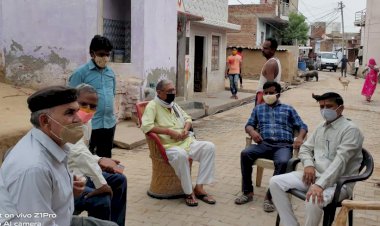 कठूमर मे घर-घर सम्पर्क कर वैक्सीनेशन कराने के लिए लोगो किया प्रेरित